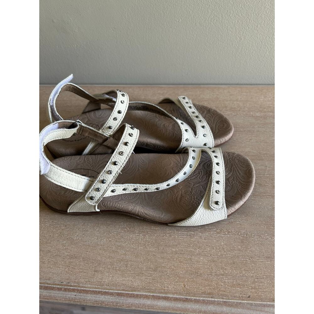 Taos White leather studded sandals, size 8 - Picture 4 of 8